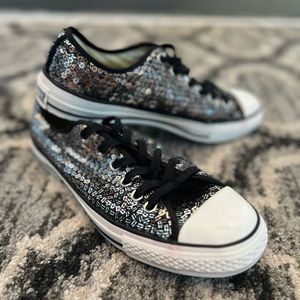 ‼️SOLD‼️Converse Chuck Taylor All Star Sequin Low Top Sneakers. Women’s Sz 9.